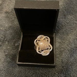 Beautiful ring size 7
